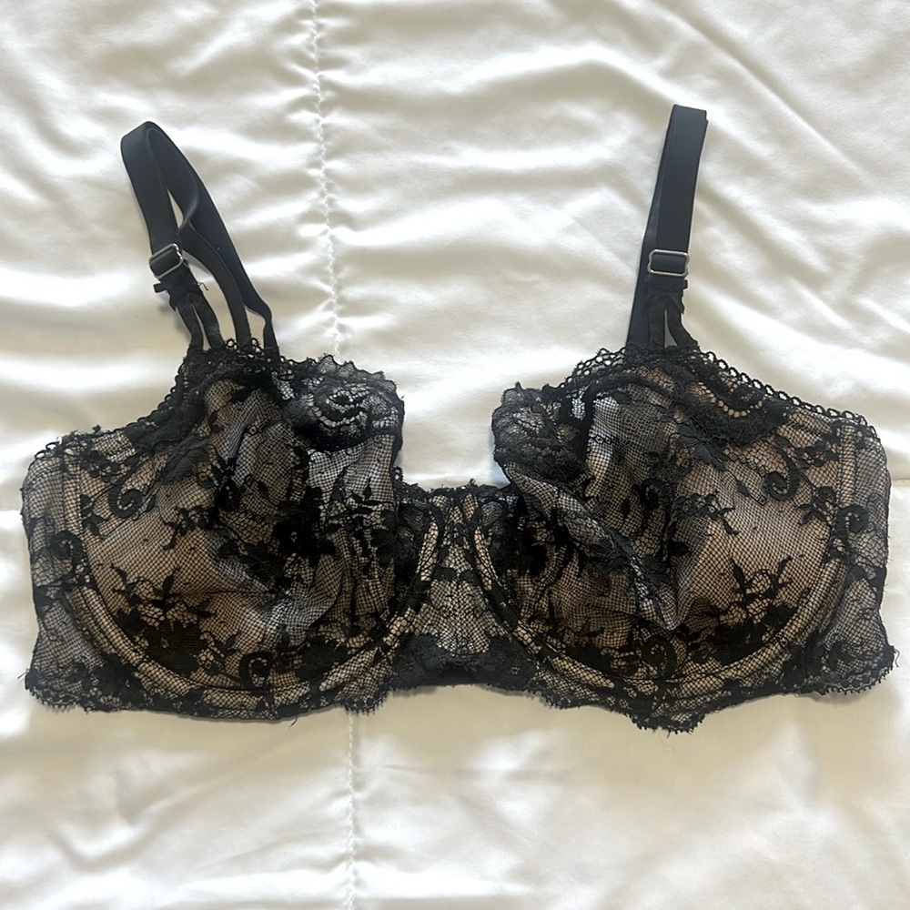 Victoria’s Secret Dream Angels unlined push-up bra in black and nude- Like New